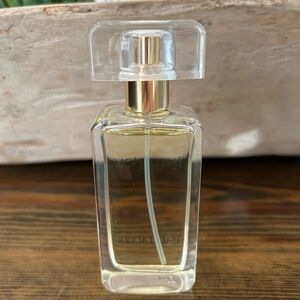 Estée Lauder perfume intuition